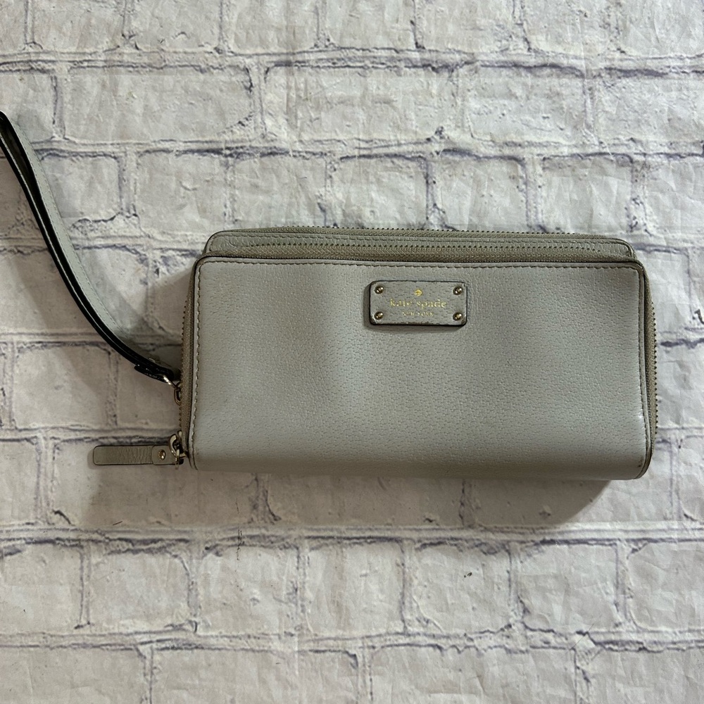 KATE SPADE GRAY COW LEATHER (2017) WRISTLET WALLET JACQUARD LINING 3 ZIPPERS